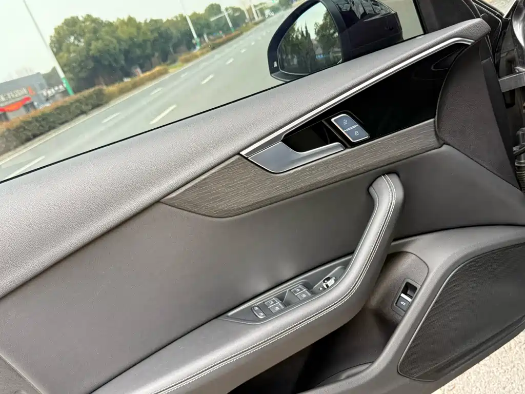 Audi A4L 2024 40 TFSI Luxury