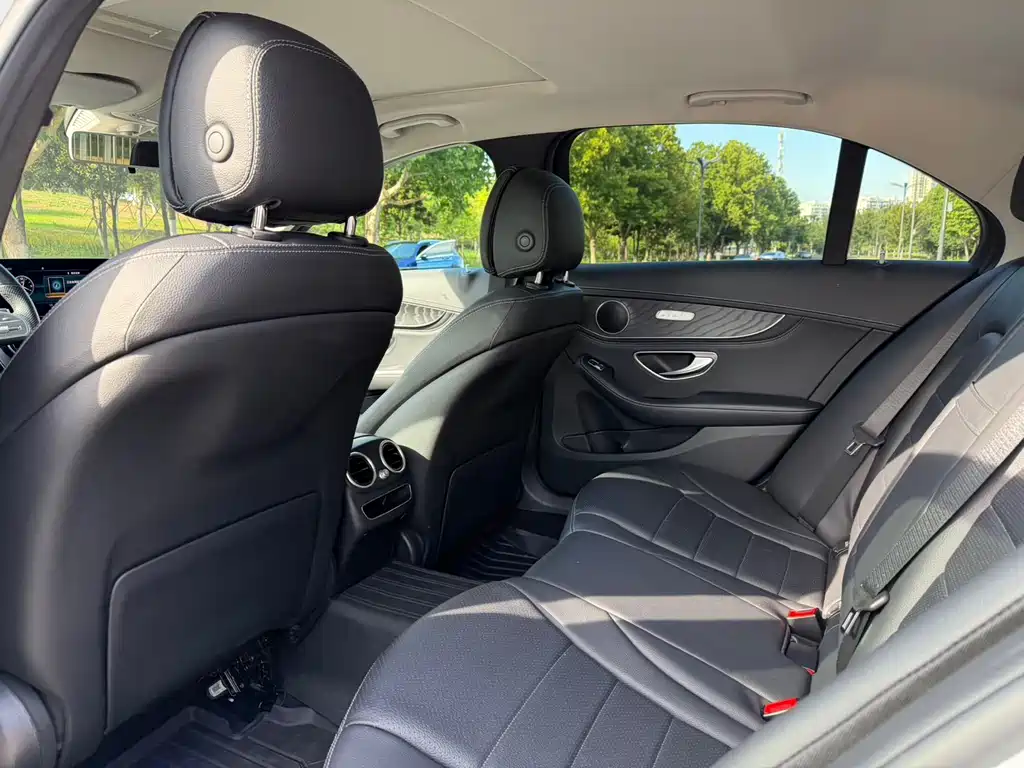 Mercedes-Benz C-Class — миниатюра 6