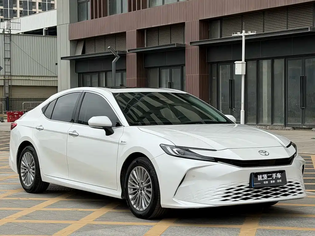 Toyota Camry — миниатюра 3