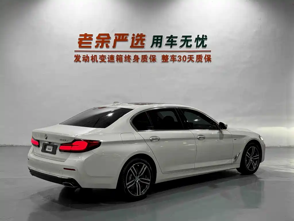 BMW 5 Series — миниатюра 12