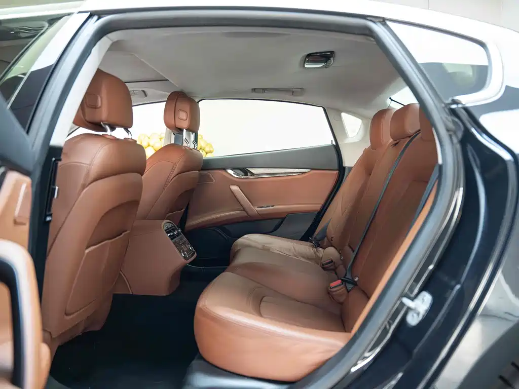 Maserati Quattroporte — миниатюра 13