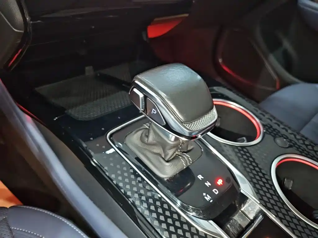 Hongqi Hongqi HS3 — миниатюра 14