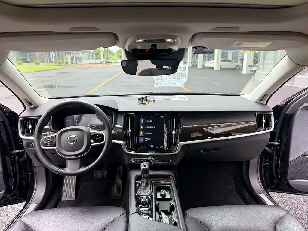 Volvo S90 — миниатюра 5
