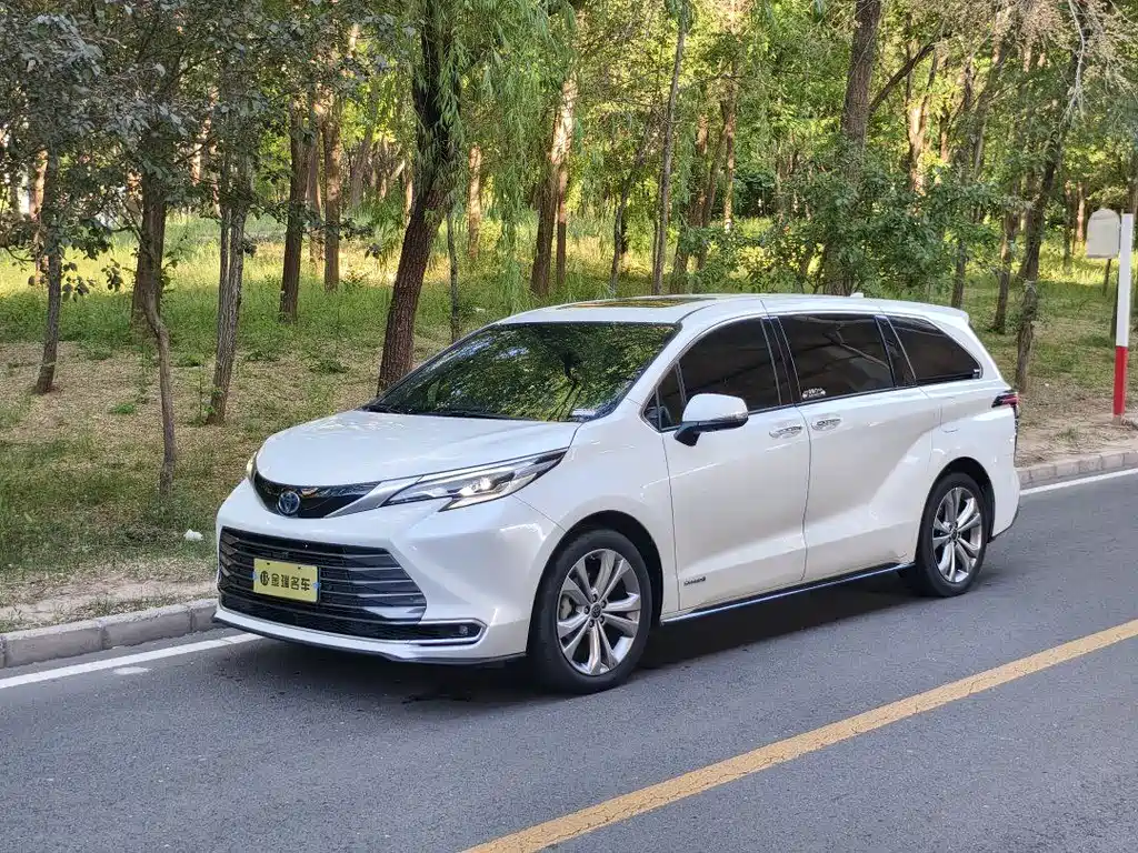 Toyota Sienna 2024
