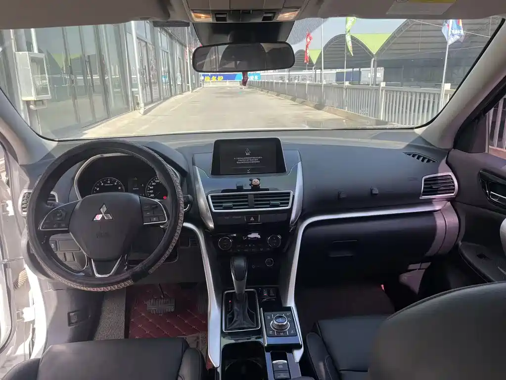 Mitsubishi Eclipse Cross — миниатюра 8