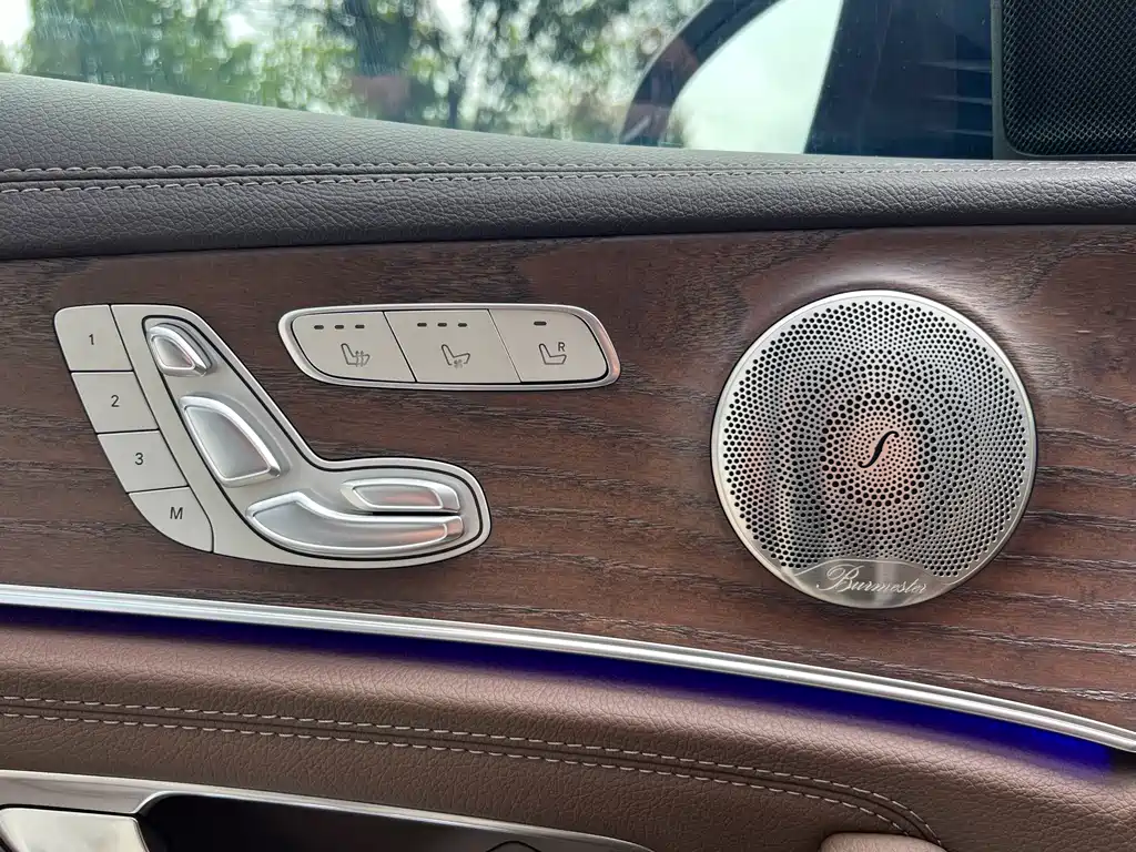 Mercedes-Benz E-Class — миниатюра 9