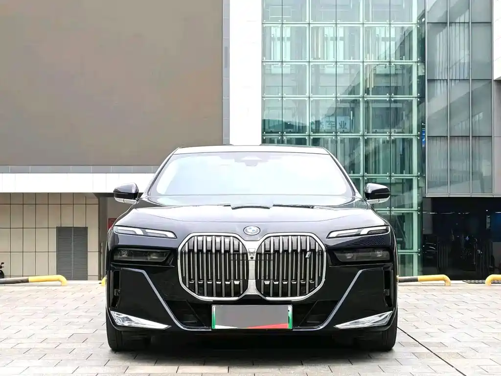 BMW i7 — миниатюра 2