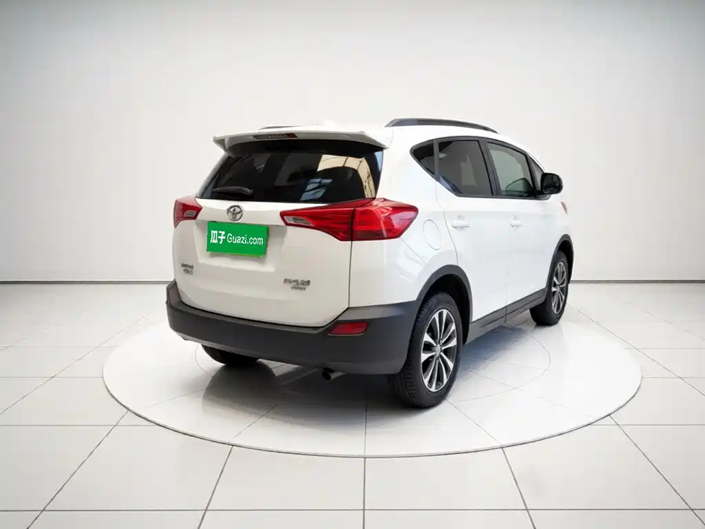 Toyota RAV4 — миниатюра 5