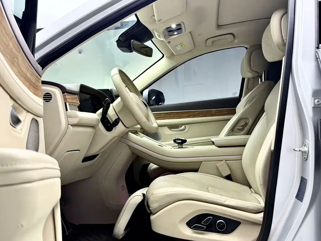 AITO ASK THE WORLD M7