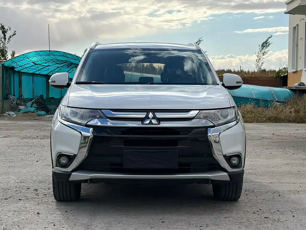 Mitsubishi Outlander — миниатюра 2
