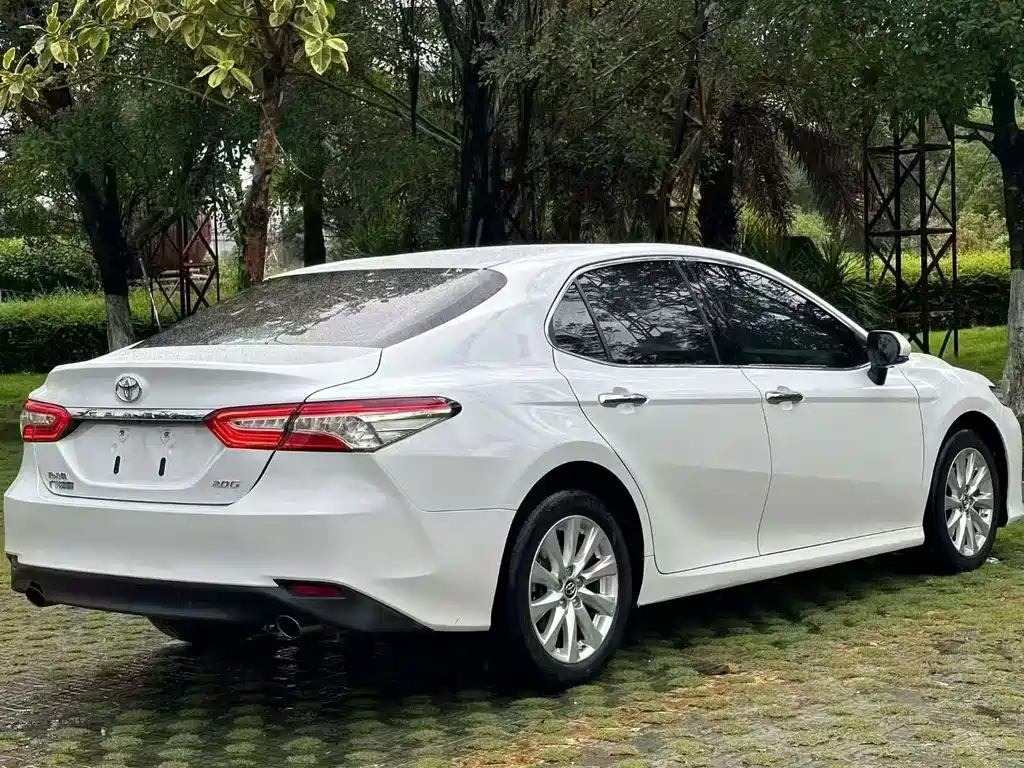 Toyota Camry — миниатюра 5