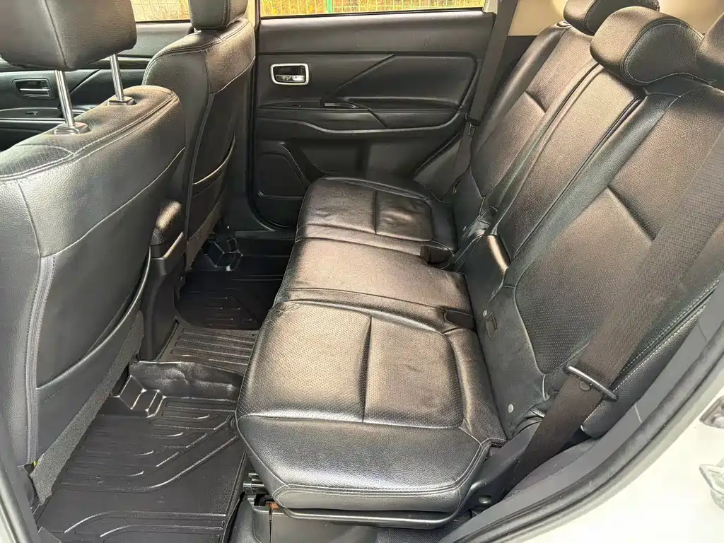 Mitsubishi Outlander — миниатюра 8