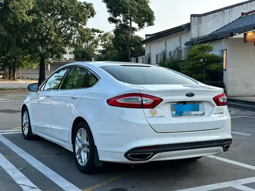 Ford Mondeo — миниатюра 7
