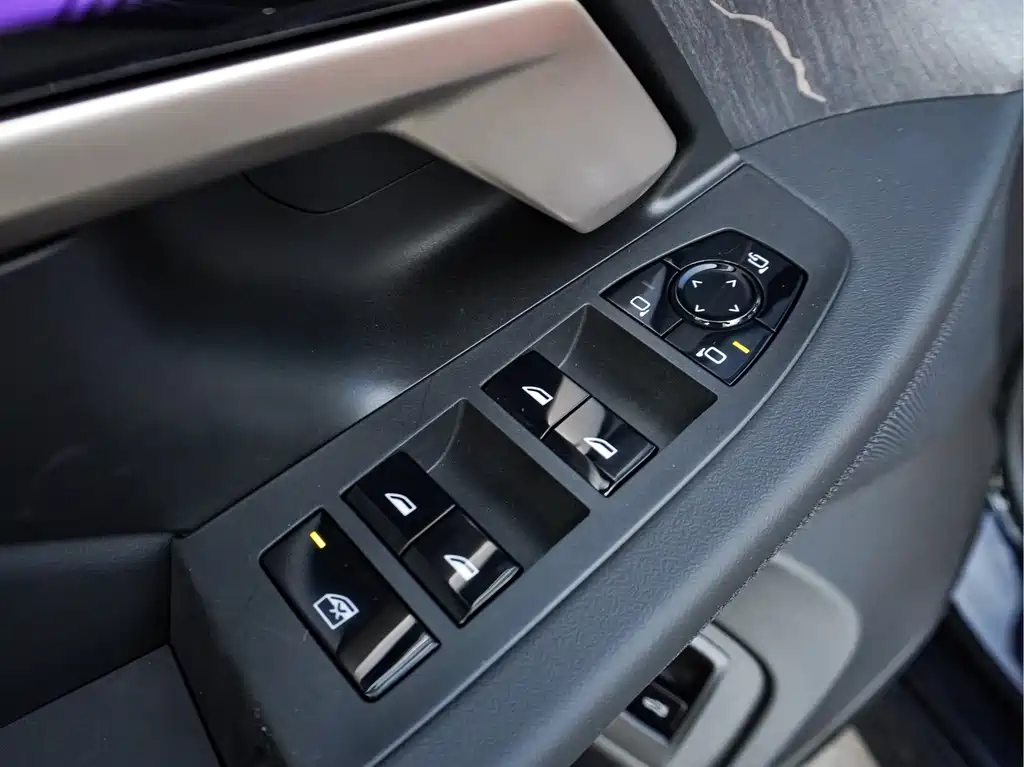 BMW 5 Series — миниатюра 10