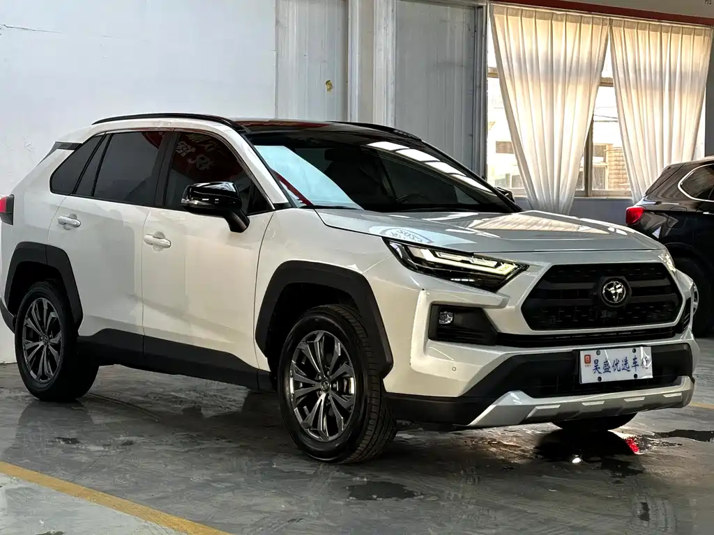 Toyota RAV4 2023 2.0L CVT Plus