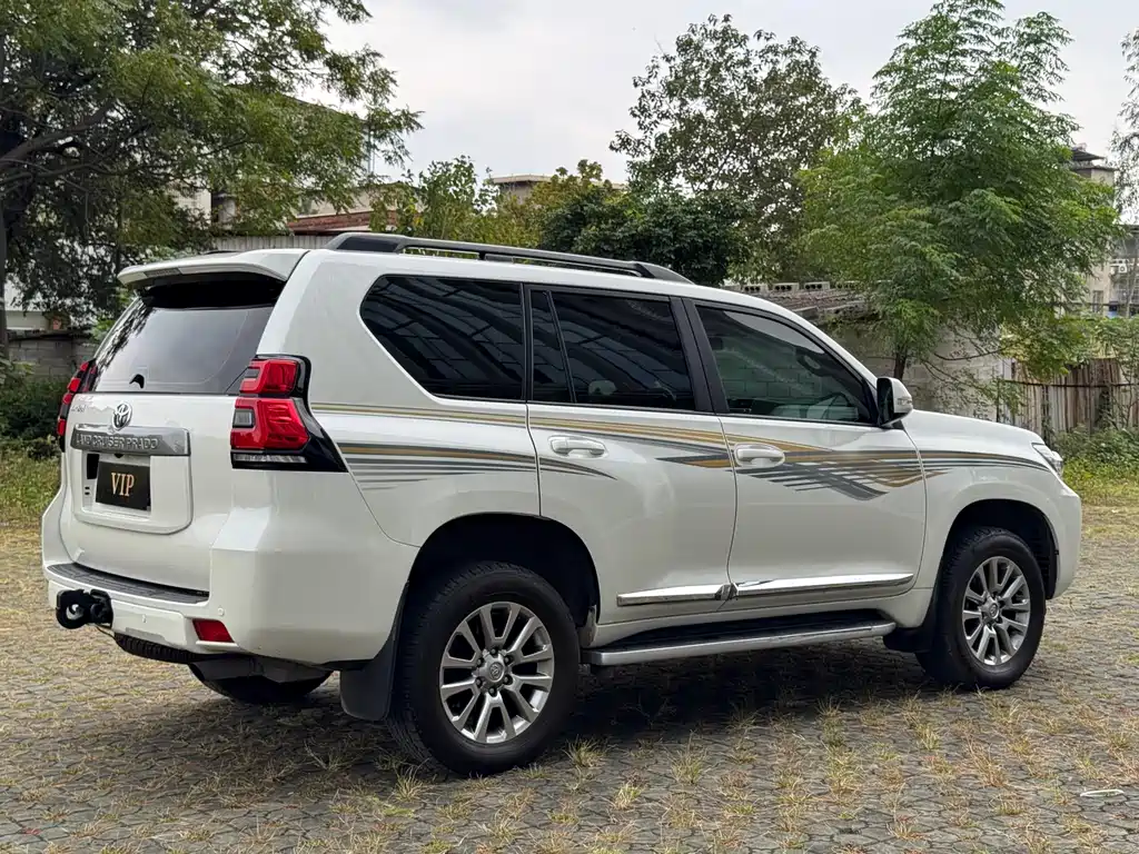 TOYOTA PRADO