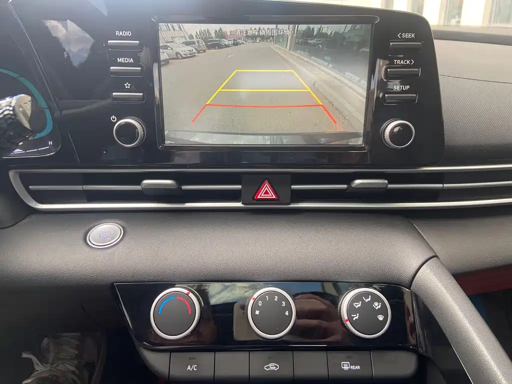 Hyundai Elantra — миниатюра 8