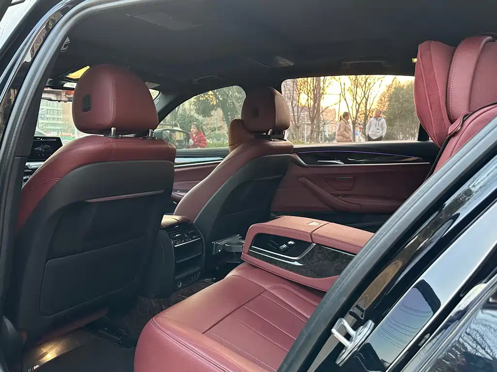 BMW 5 Series — миниатюра 7