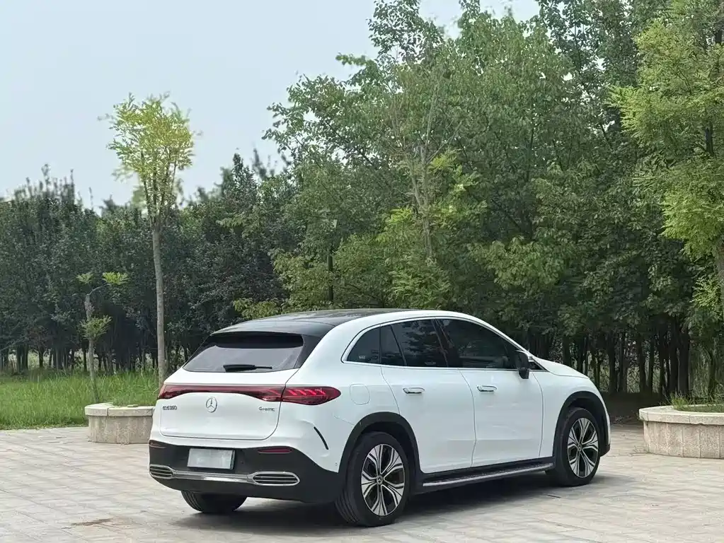 Mercedes-Benz EQE SUV — миниатюра 9