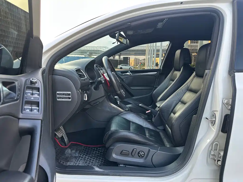 Volkswagen Golf GTI — миниатюра 11