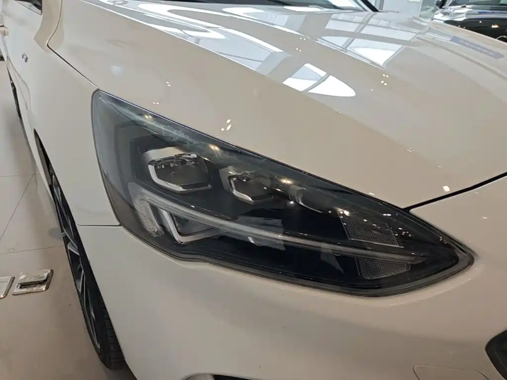 Ford Focus — миниатюра 11