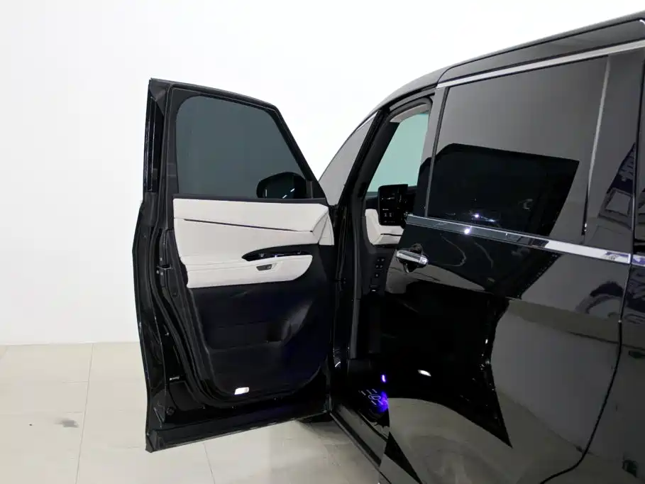 Lexus LM — миниатюра 5
