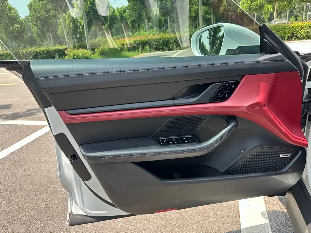 Porsche Taycan — миниатюра 8
