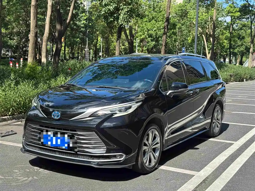 Toyota Sienna 2023 2.5L Luxury