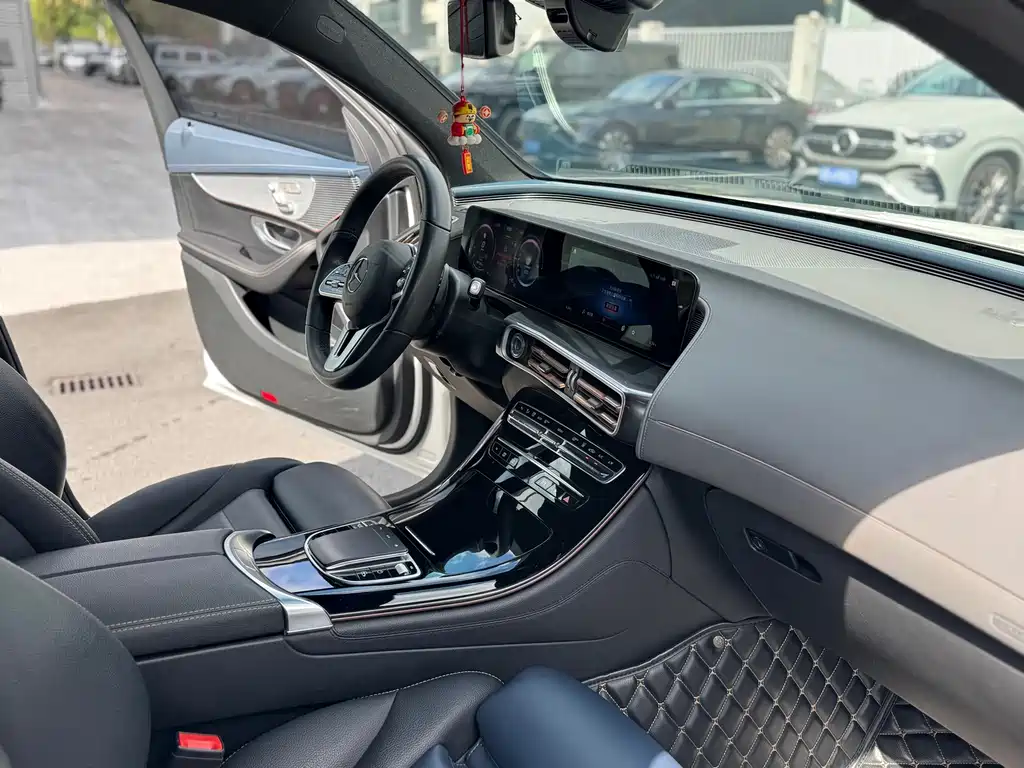 Mercedes-Benz EQC — миниатюра 13