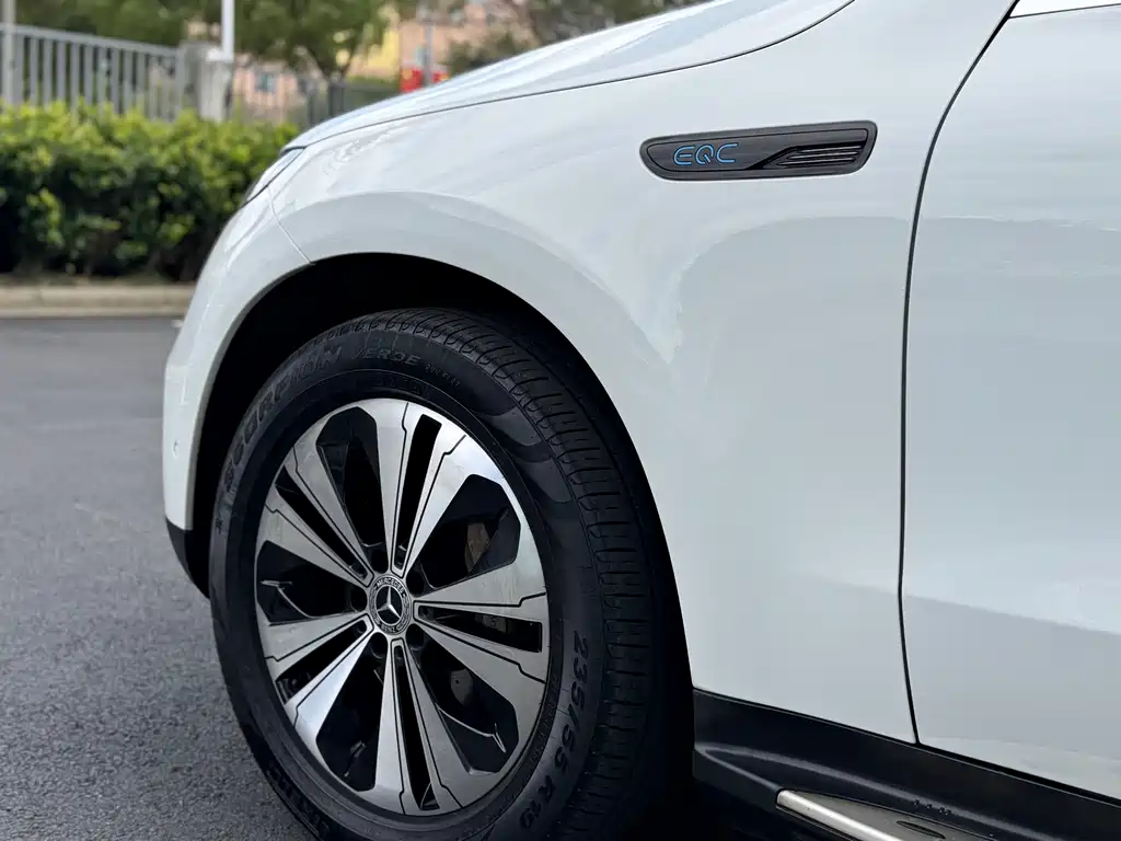 Mercedes-Benz EQC — миниатюра 12