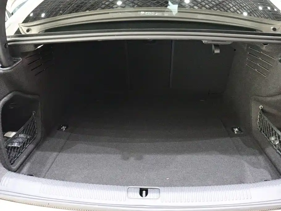 Audi A4L — миниатюра 21