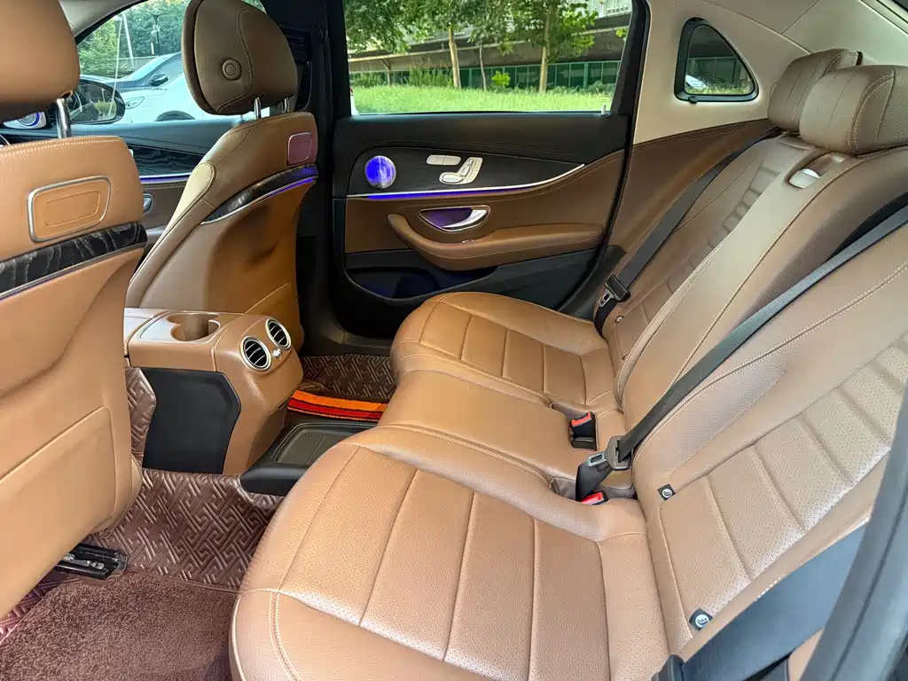 Mercedes-Benz E-Class — миниатюра 5