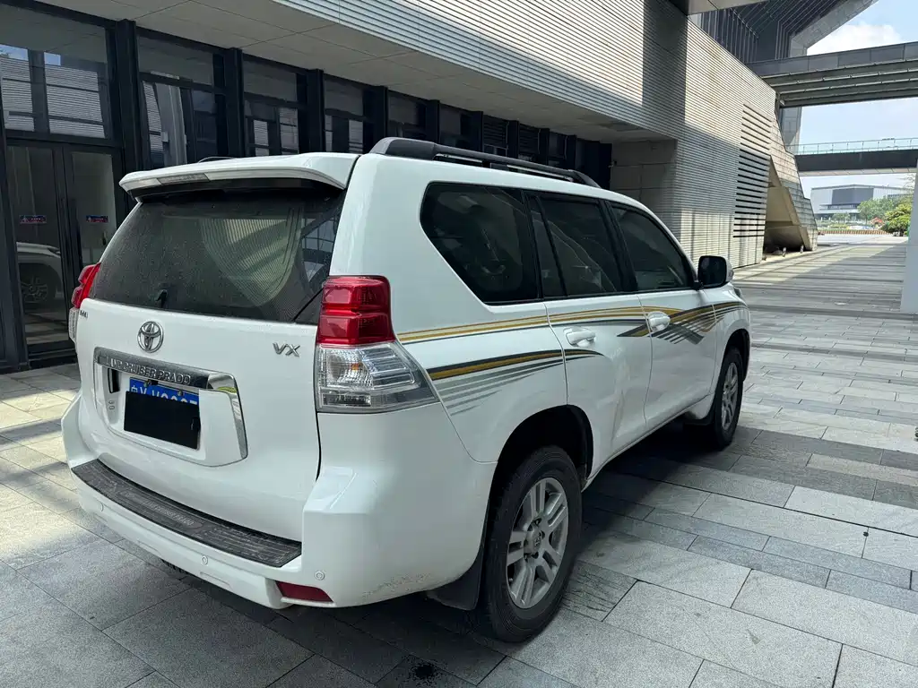 Toyota Land Cruiser Prado 2010 4.0L AT VX NAVI