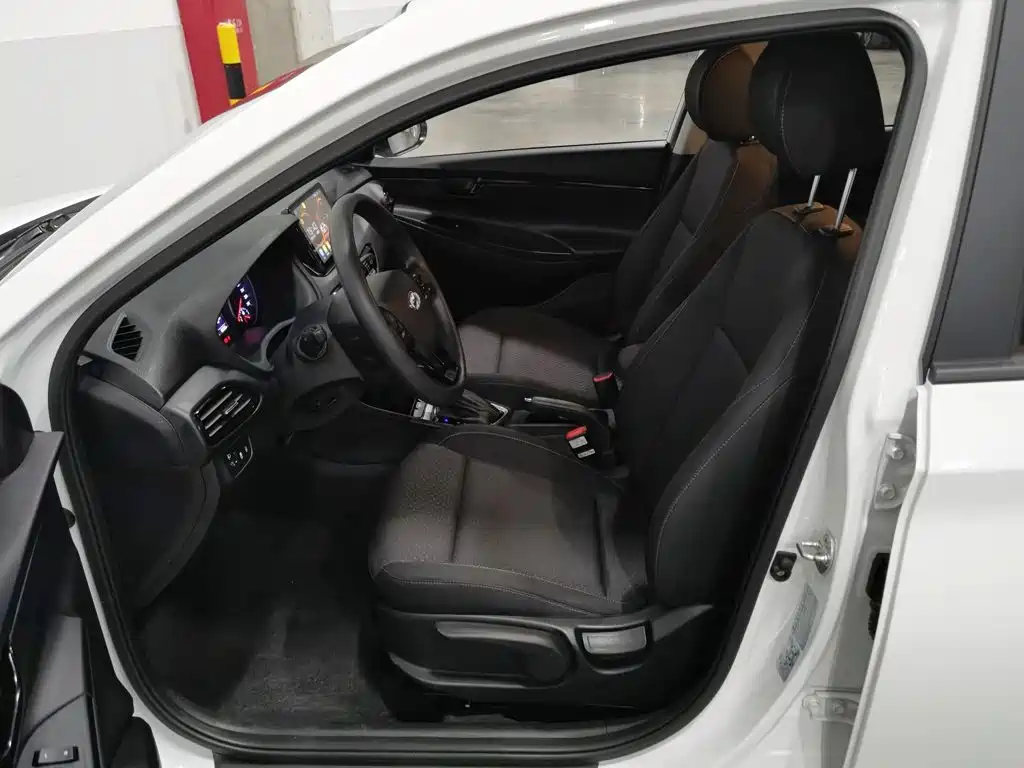 Hyundai Elantra — миниатюра 10