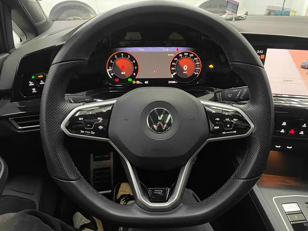 VOLKSWAGEN GOLF