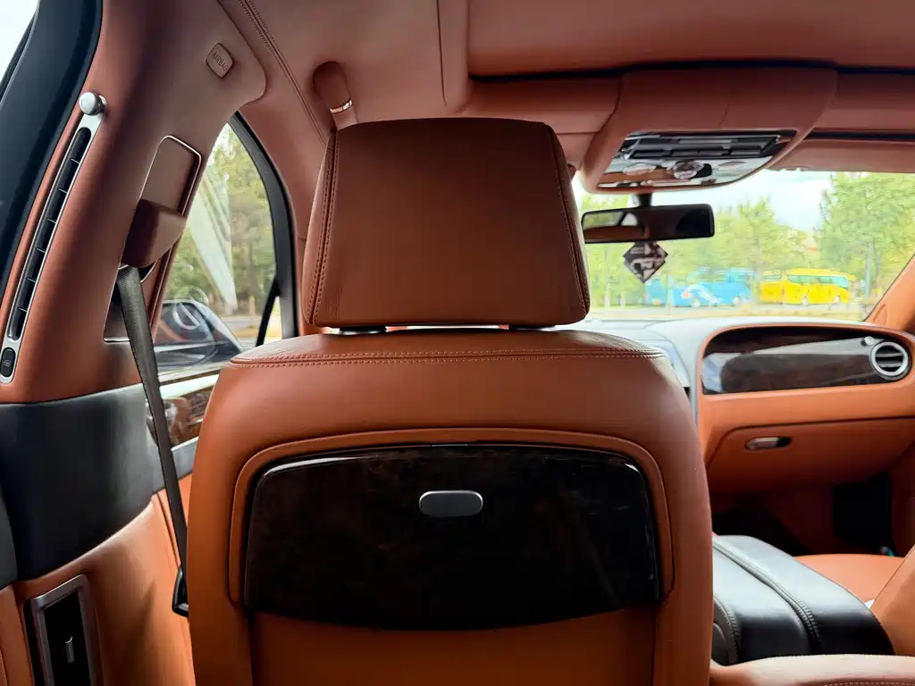 Bentley Flying Spur — миниатюра 21