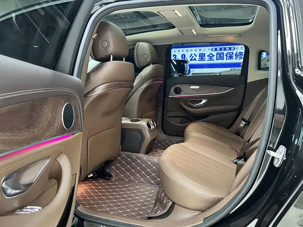 Mercedes-Benz E-Class — миниатюра 8