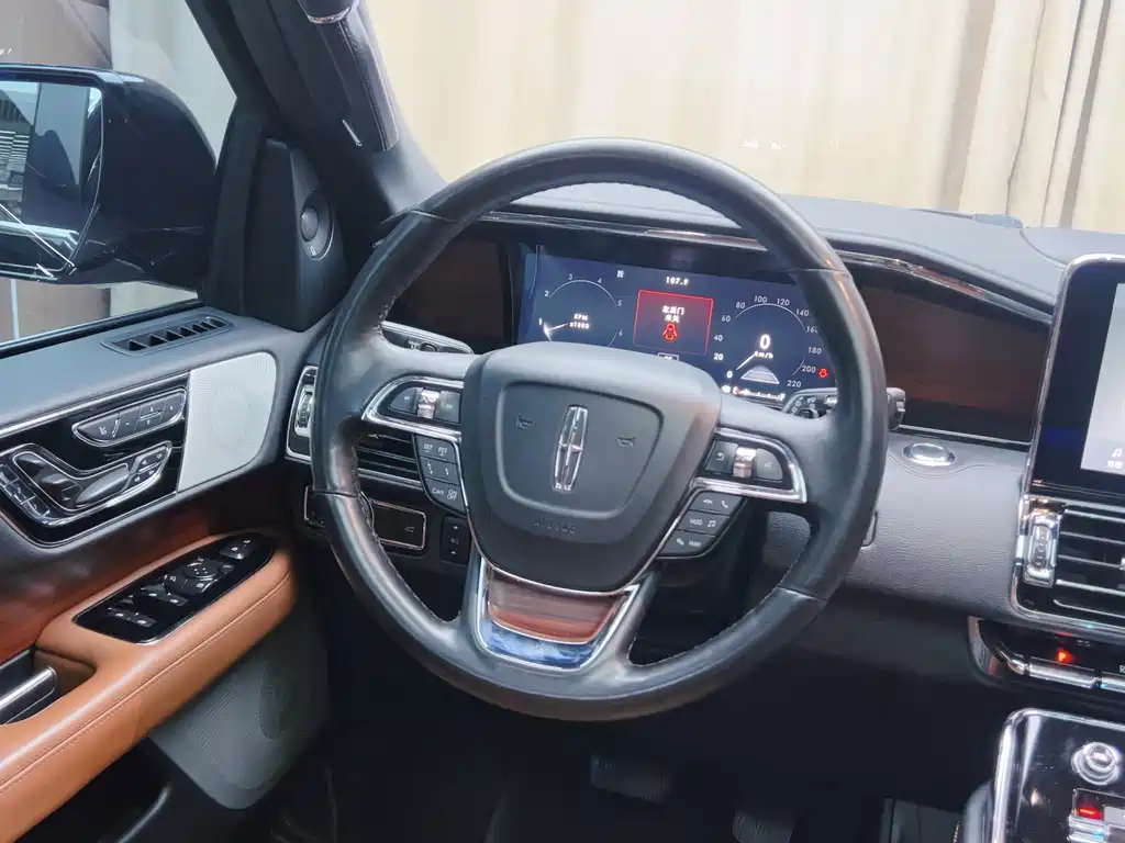 Lincoln Navigator — миниатюра 13