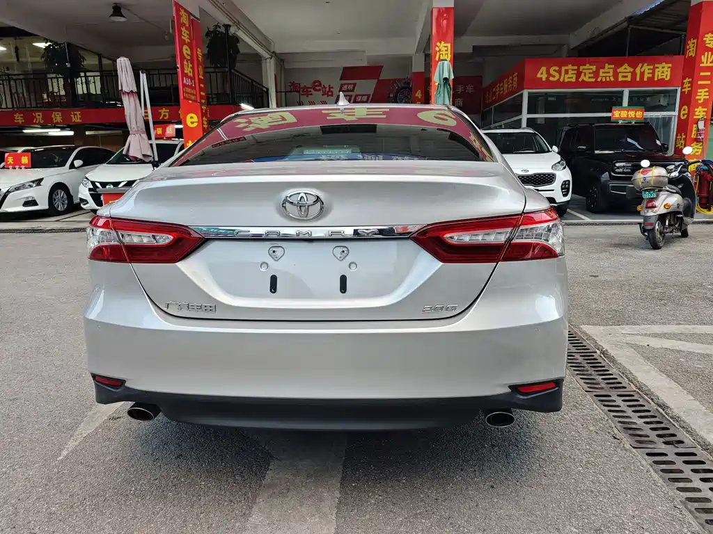 Toyota Camry 2021 2.0G Luxury