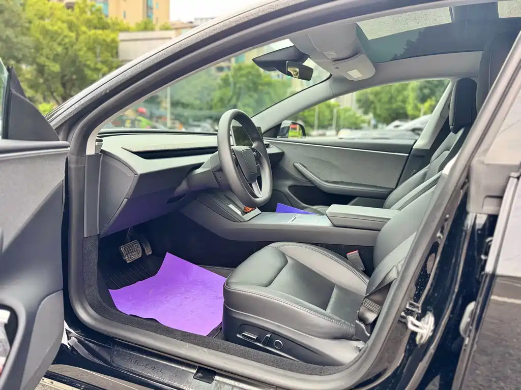 Tesla Model 3 — миниатюра 6