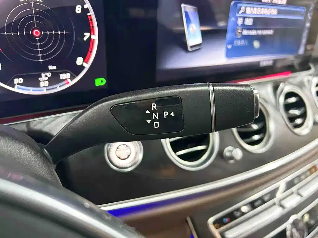 Mercedes-Benz E-Class — миниатюра 11