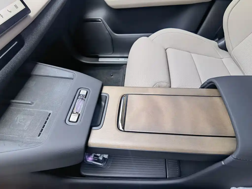 Volvo гибрид Volvo XC70 plug-in — миниатюра 13