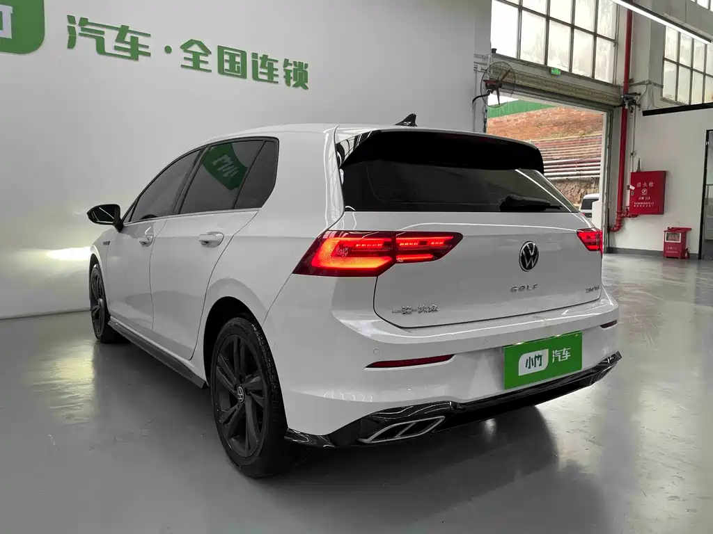VOLKSWAGEN GOLF