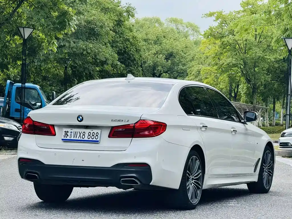 BMW 5 Series — миниатюра 4