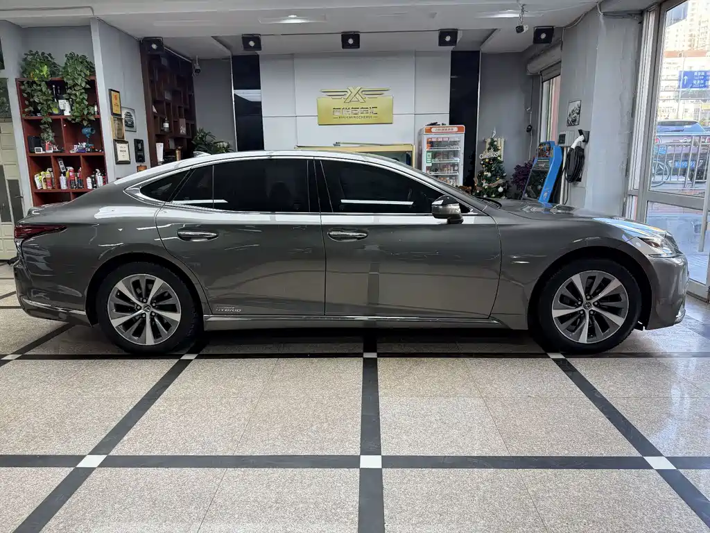 Lexus LS — миниатюра 7