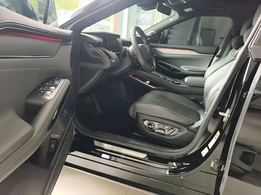 BYD L EV — миниатюра 16
