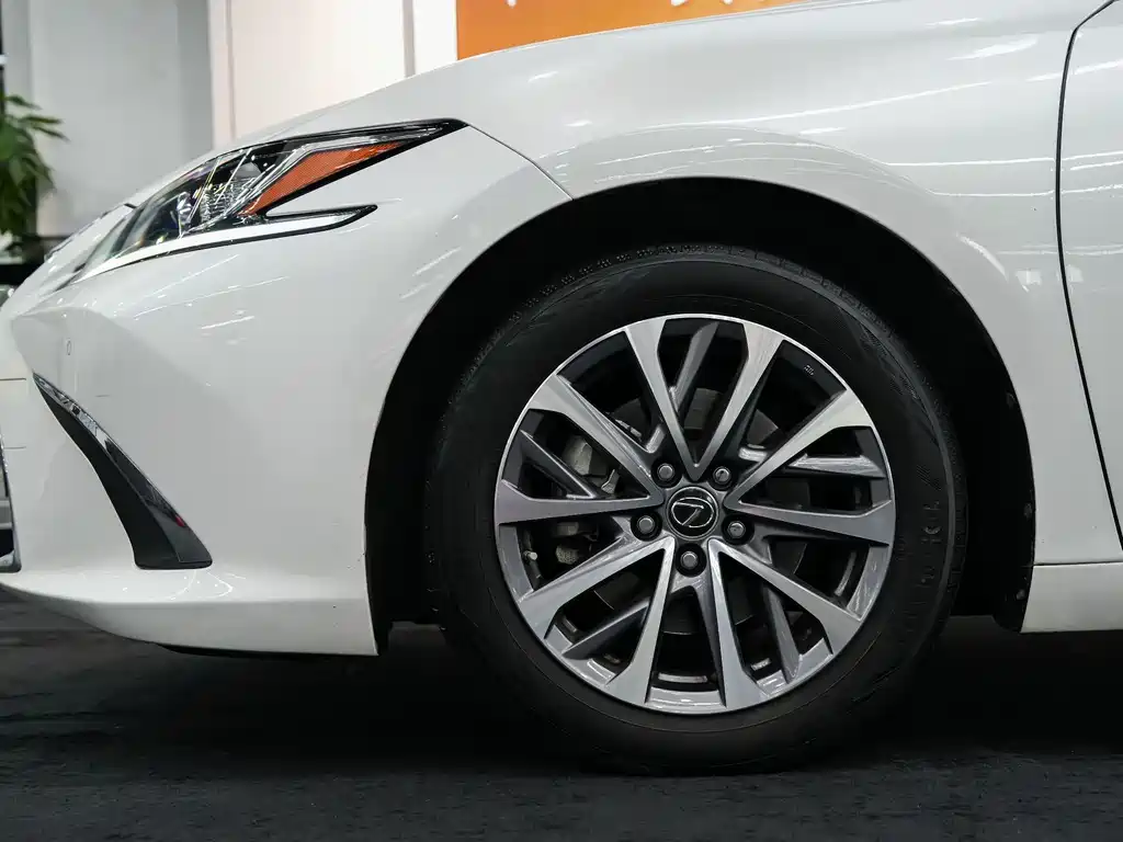 Lexus ES 2022 200 Luxury