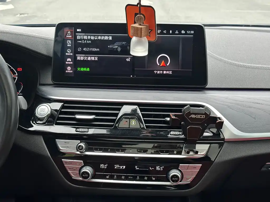BMW 5 Series — миниатюра 10