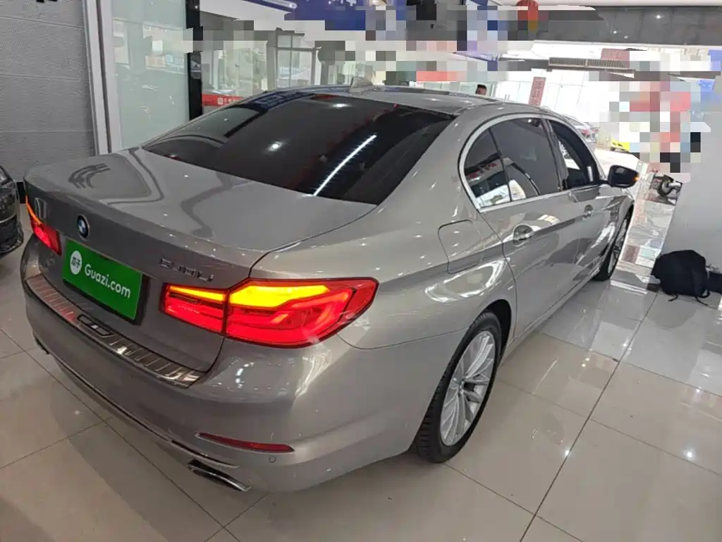 BMW 5 Series — миниатюра 7