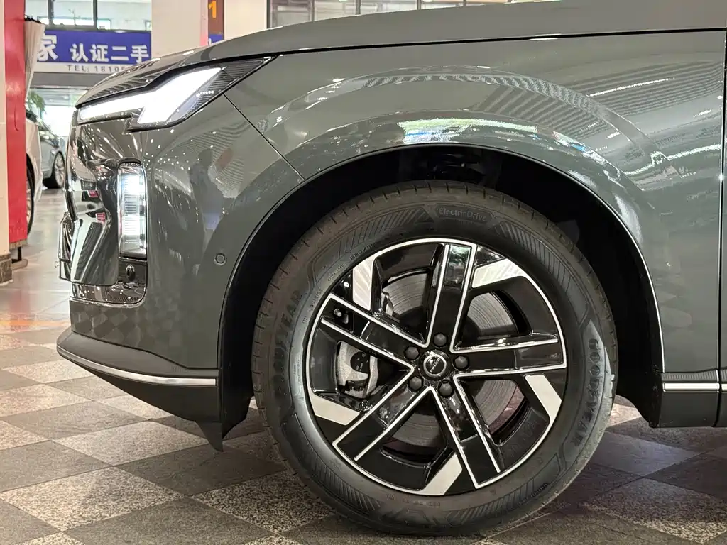 Volvo XC70 PHEV — миниатюра 15